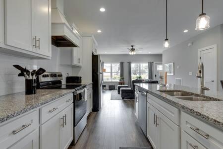 Вилла New Build 5 Min To Broadway Sleeps 10 Нэшвилл Экстерьер фото