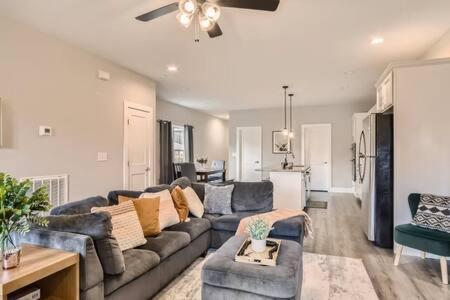 Вилла New Build 5 Min To Broadway Sleeps 10 Нэшвилл Экстерьер фото
